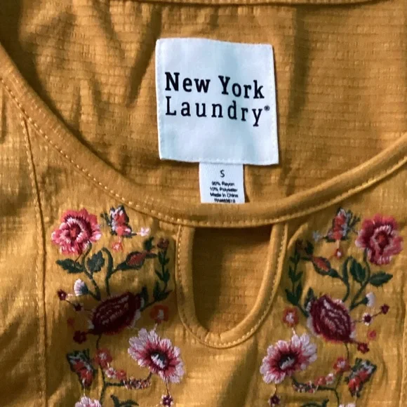 New York Laundry Golden Yellow Embroidered Tank Size Small NWT - Picture 3 of 7
